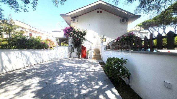 casa indipendente in vendita ad Anzio in zona Villa Claudia