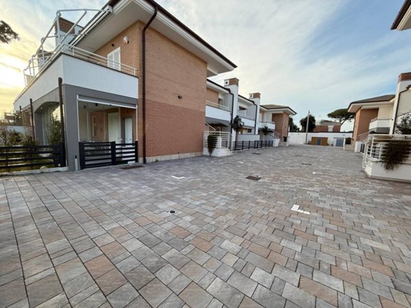 appartamento in vendita ad Anzio in zona Mare