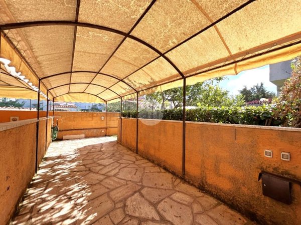 casa indipendente in vendita ad Anzio in zona Villa Claudia