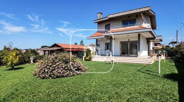 casa indipendente in vendita ad Anzio in zona Mare