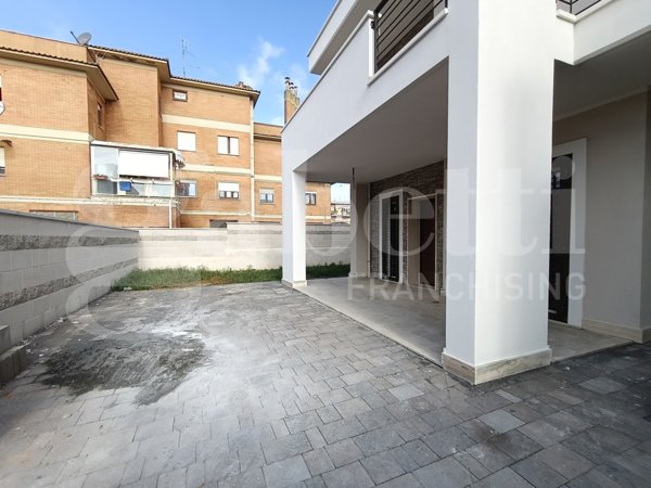 casa indipendente in vendita ad Anzio in zona Mare
