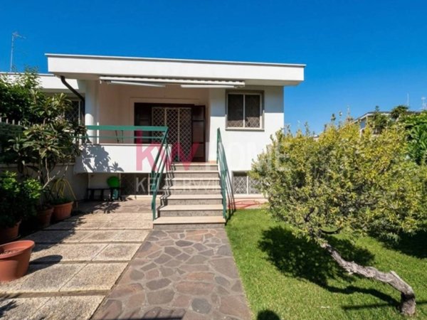 casa indipendente in vendita ad Anzio in zona Villa Claudia
