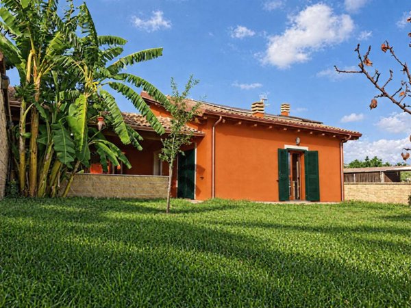 casa indipendente in vendita ad Anzio in zona Villa Claudia