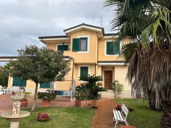 casa indipendente in vendita ad Anzio