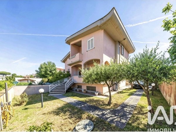 casa indipendente in vendita ad Anzio in zona Mare