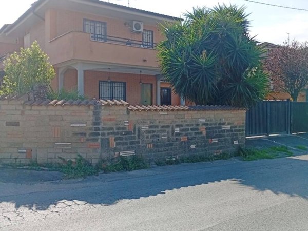 casa indipendente in vendita ad Anzio in zona Mare