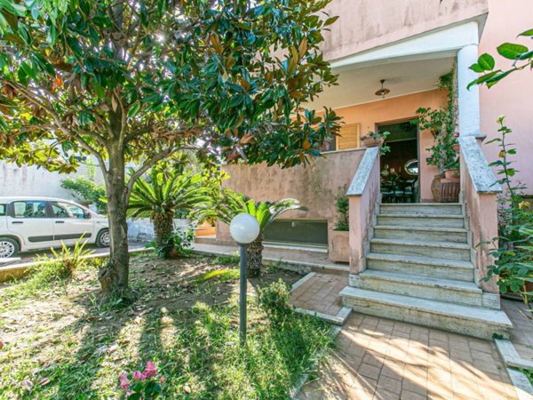 casa indipendente in vendita ad Anzio in zona Villa Claudia