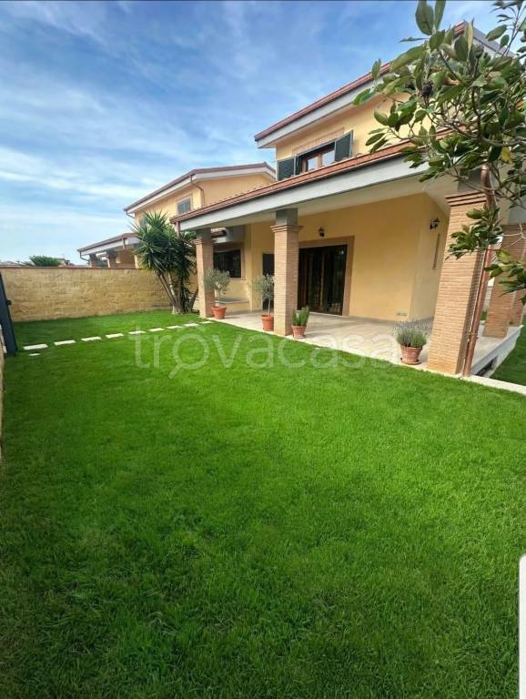 casa indipendente in vendita ad Anzio in zona Stazione