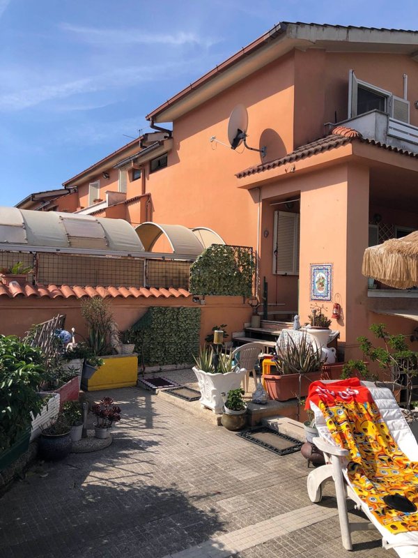 casa indipendente in vendita ad Anzio in zona Stazione