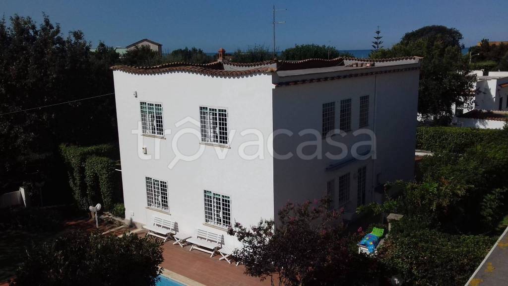 casa indipendente in vendita ad Anzio in zona Lido dei Gigli