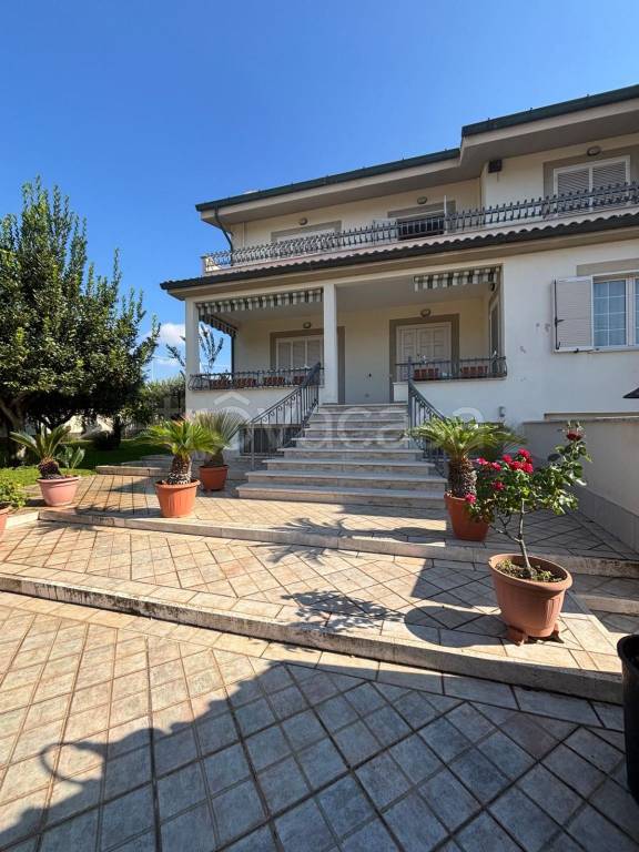 casa indipendente in vendita ad Anzio in zona Anzio Colonia