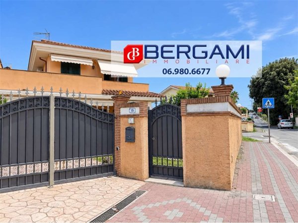 casa indipendente in vendita ad Anzio in zona Stazione