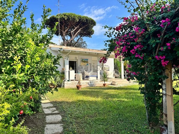 casa indipendente in vendita ad Anzio in zona Anzio Colonia