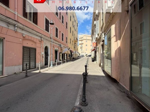 locale commerciale in vendita ad Anzio
