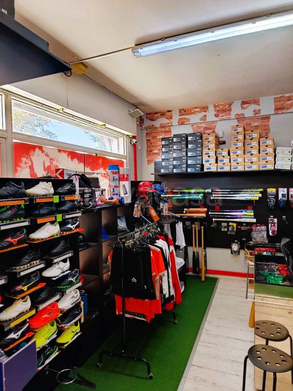 locale commerciale in vendita ad Anzio in zona Stazione