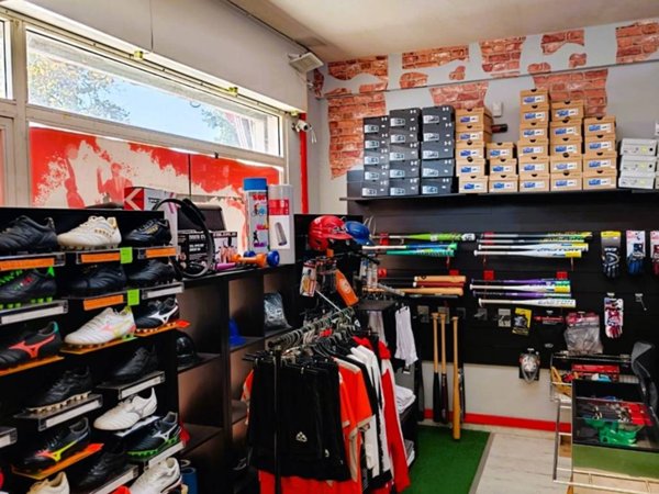 locale commerciale in vendita ad Anzio in zona Stazione