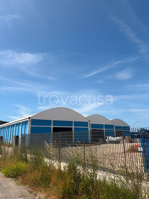 locale commerciale in vendita ad Anzio in zona Stazione