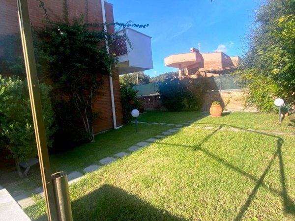 casa indipendente in vendita ad Anzio in zona Mare