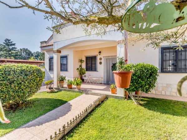 casa indipendente in vendita ad Anzio in zona Stazione
