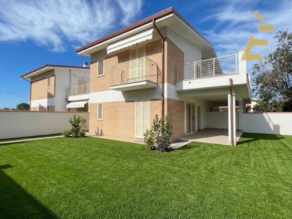 casa indipendente in vendita ad Anzio in zona Mare