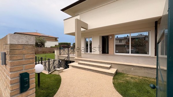 casa indipendente in vendita ad Anzio in zona Stazione