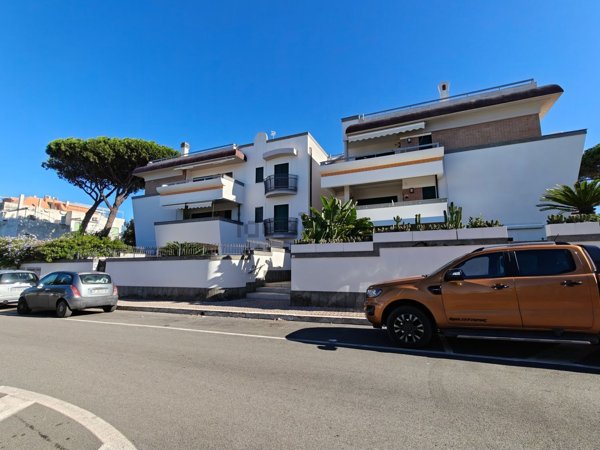 appartamento in vendita ad Anzio in zona Mare