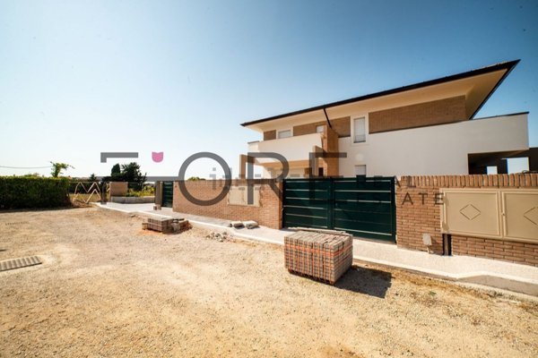 casa indipendente in vendita ad Anzio in zona Stazione