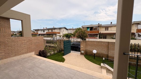 casa indipendente in vendita ad Anzio in zona Stazione