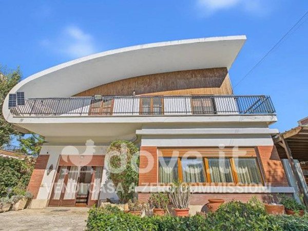 casa indipendente in vendita ad Anzio in zona Mare