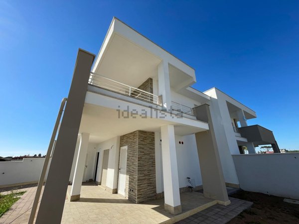 casa indipendente in vendita ad Anzio in zona Mare