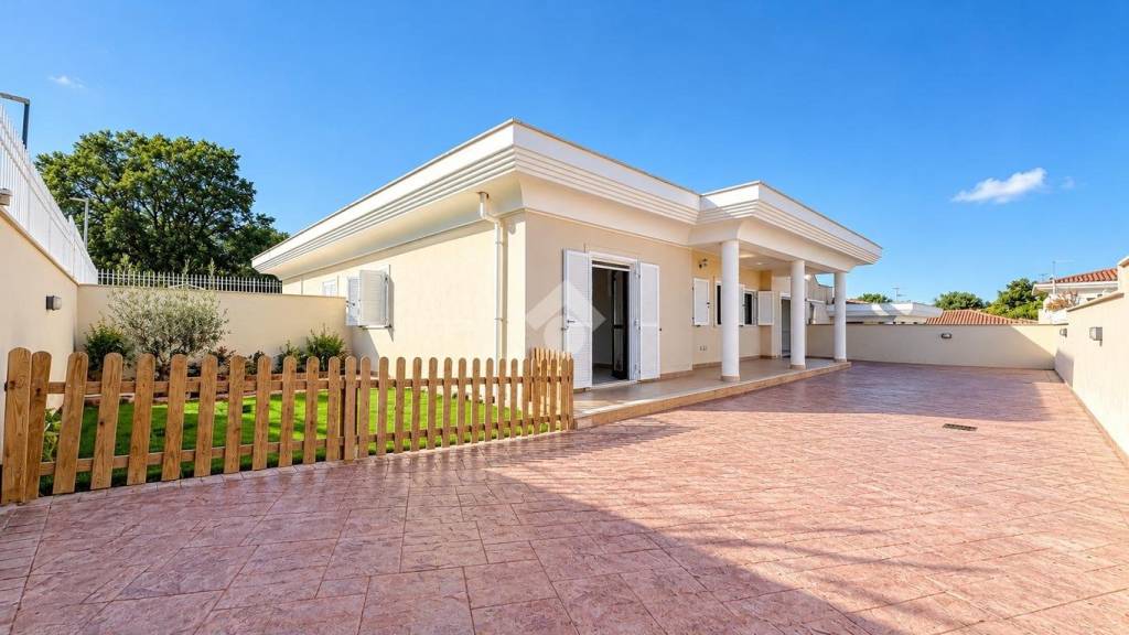 casa indipendente in vendita ad Anzio in zona Stazione