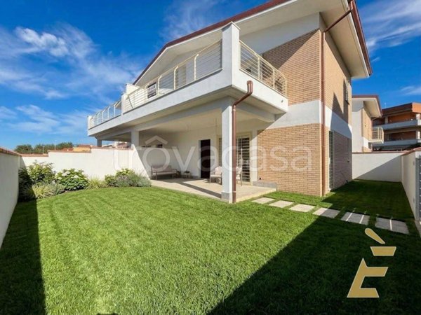 casa indipendente in vendita ad Anzio in zona Mare