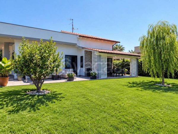 casa indipendente in vendita ad Anzio in zona Anzio Colonia