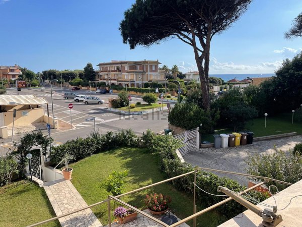 appartamento in vendita ad Anzio in zona Mare
