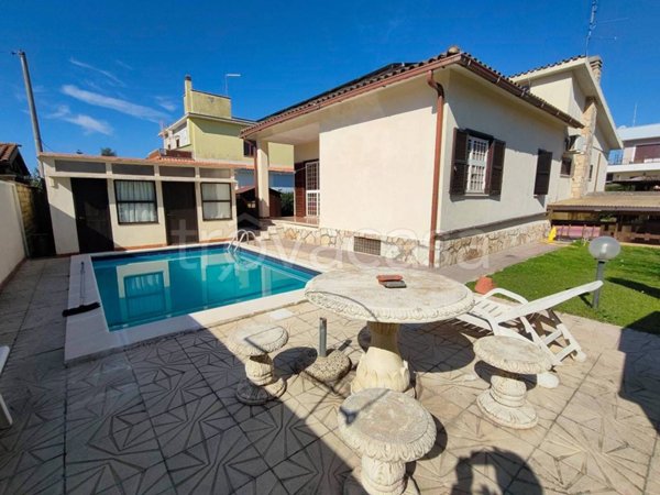casa indipendente in vendita ad Anzio in zona Lido dei Pini