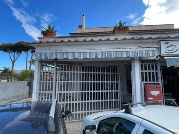 locale commerciale in vendita ad Anzio in zona Mare