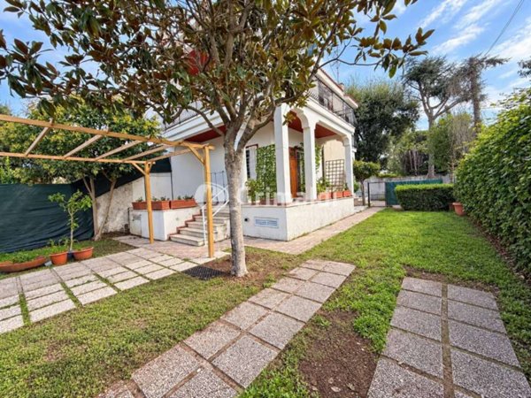 casa indipendente in vendita ad Anzio in zona Villa Claudia