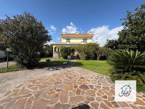 casa indipendente in vendita ad Anzio in zona Villa Claudia