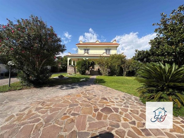 casa indipendente in vendita ad Anzio in zona Villa Claudia