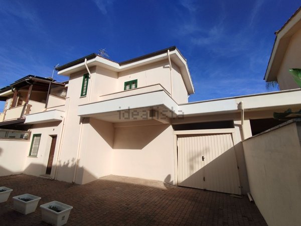 casa indipendente in vendita ad Anzio in zona Villa Claudia