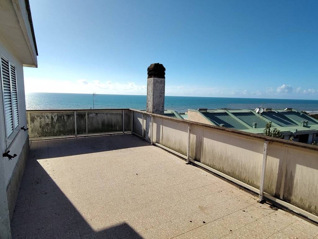 appartamento in vendita ad Anzio in zona Mare