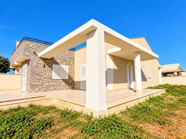 casa indipendente in vendita ad Anzio in zona Stazione