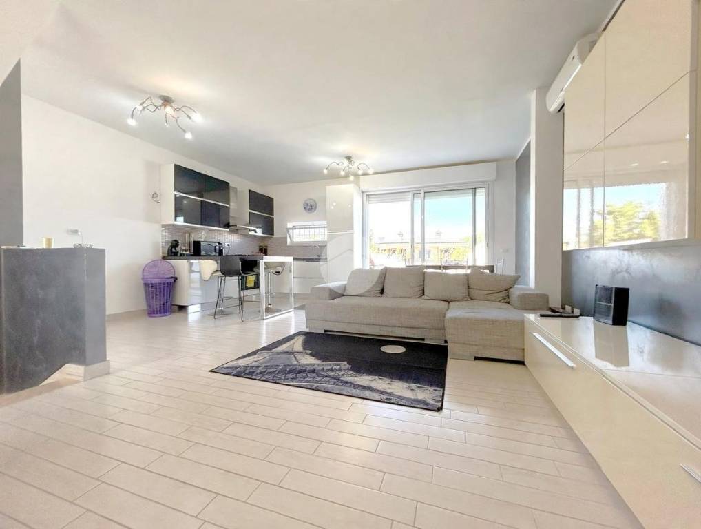 casa indipendente in vendita ad Anzio in zona Villa Claudia