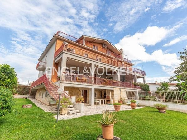 casa indipendente in vendita ad Anzio in zona Mare