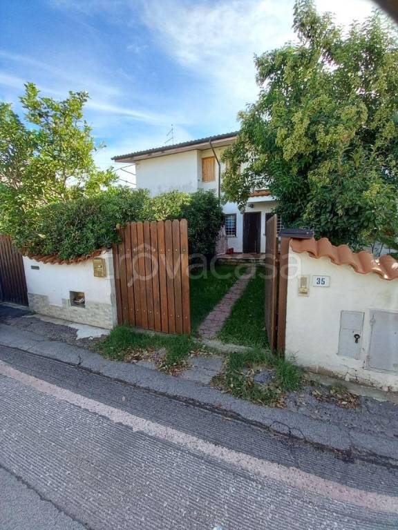 casa indipendente in vendita ad Anzio in zona Stazione