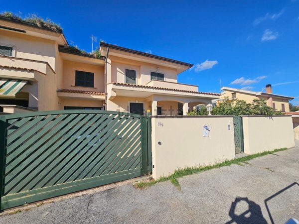 villa in vendita ad Anzio in zona Villa Claudia