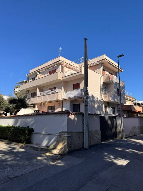 appartamento in vendita ad Anzio in zona Mare