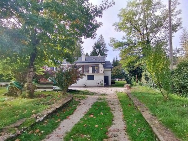 casa indipendente in vendita ad Arcinazzo Romano in zona Altipiani di Arcinazzo