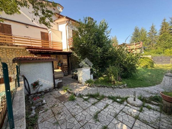 casa indipendente in vendita ad Arcinazzo Romano in zona Altipiani di Arcinazzo