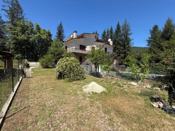 casa indipendente in vendita ad Arcinazzo Romano in zona Altipiani di Arcinazzo